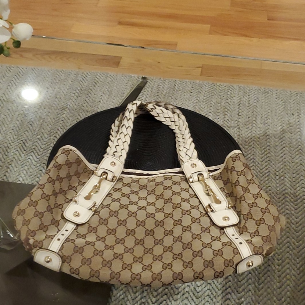 Authentic Gucci Pelham Purse w/ White Leather